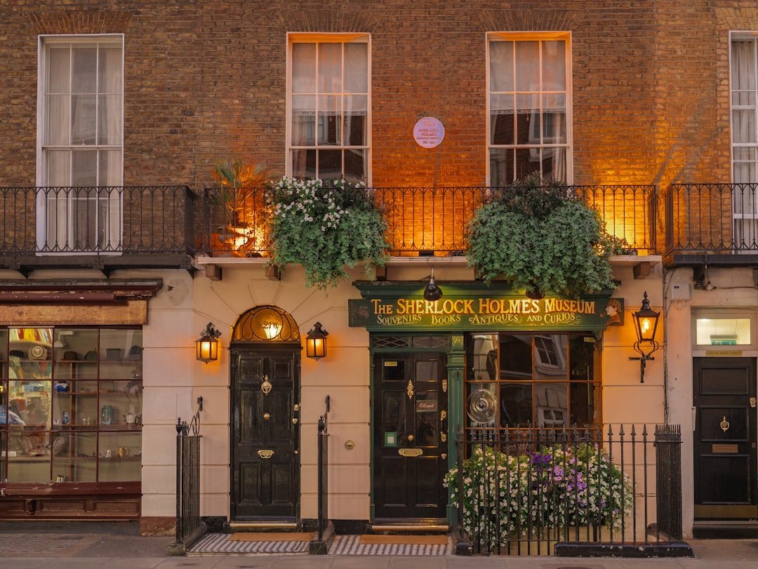 221B Baker Street, London, England (Image Credits: Unsplash)