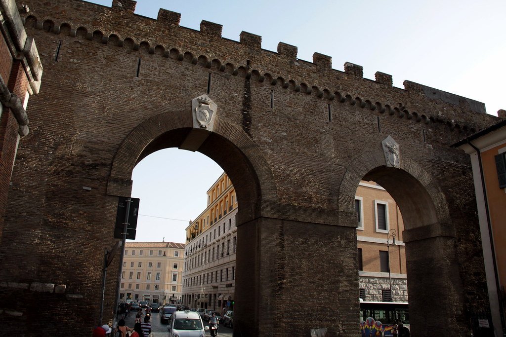 Passetto di Borgo, Vatican City (queulat00, Flickr, CC BY 2.0)