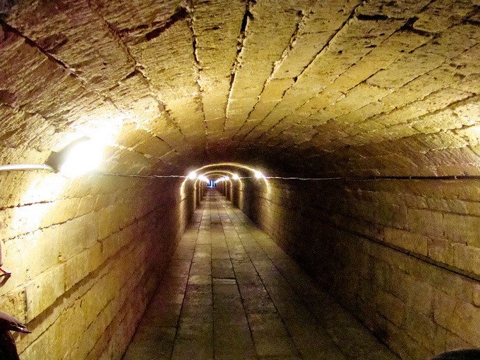 WWII Tunnels, Rock of Gibraltar (Tanya.K., Flickr, CC BY 2.0)