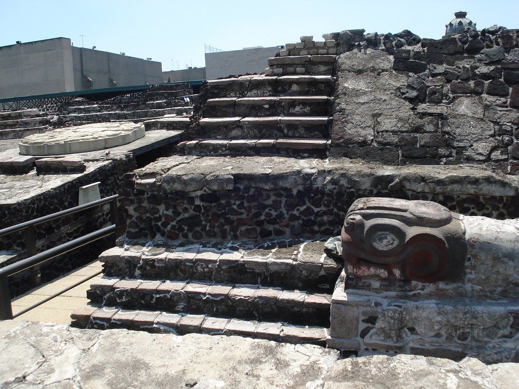 Mexico City, Mexico - A Metropolis Built on a Drowned Empire (one_dead_president, Flickr, CC BY-SA 2.0)