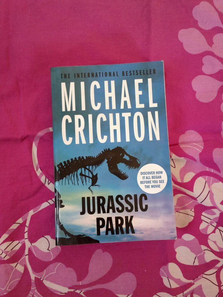 Jurassic Park by Michael Crichton (1990) - Bones That Speak Louder Than Words (solarisgirl, Flickr, CC BY-SA 2.0)