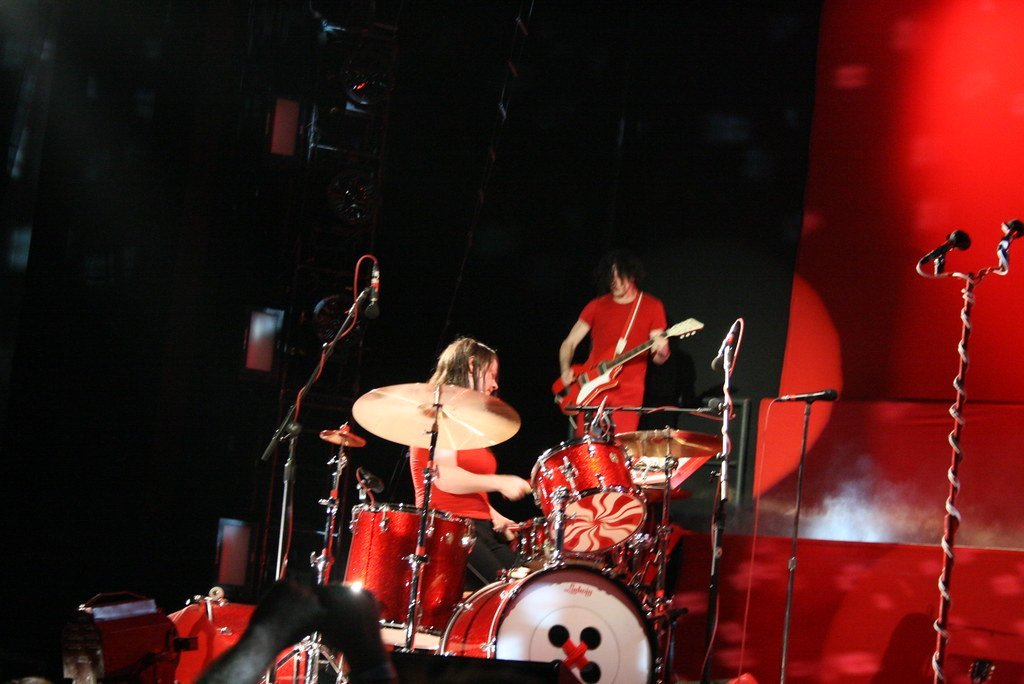 The White Stripes: Minimalism as Maximum Impact (theogeo, Flickr, CC BY 2.0)