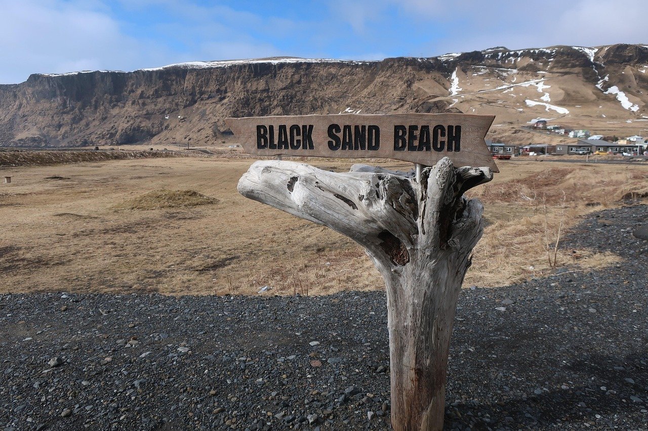 Reynisfjara Black Sand Beach, Iceland (Image Credits: Pixabay)