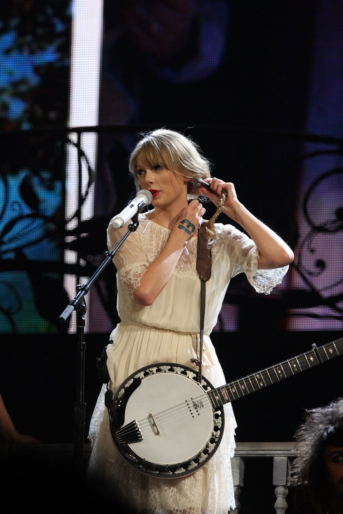 11. She Has Had 276 Songs Chart on the Billboard Hot 100 (Eva Rinaldi Celebrity Photographer, Flickr, CC BY-SA 2.0)
