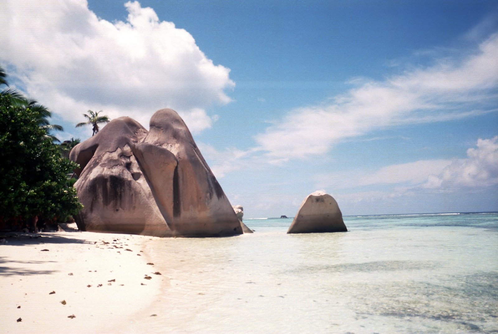 10. Anse Source d'Argent, La Digue, Seychelles (This image was copied from wikipedia:fr from a file with the same name., CC BY-SA 2.0 fr)