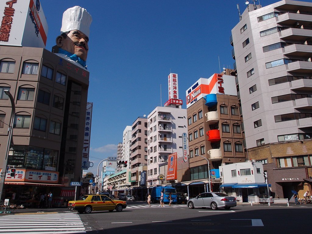 Niimi Building in Tokyo, Japan (*_*, Flickr, CC BY 2.0)