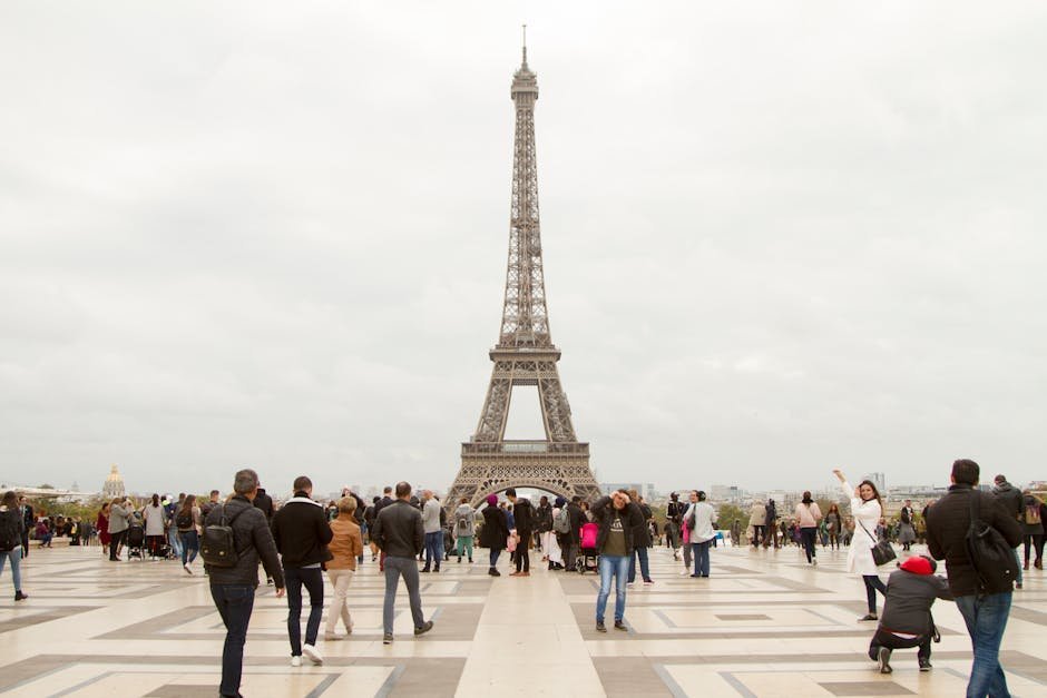 7. Dine at Obvious Tourist Traps (Image Credits: Pexels)