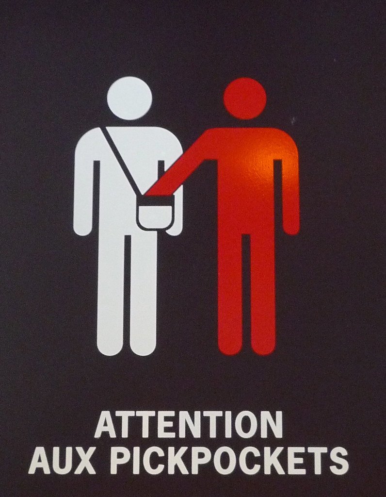 10. Ignore Pickpockets and Scams (dullhunk, Flickr, CC BY 2.0)