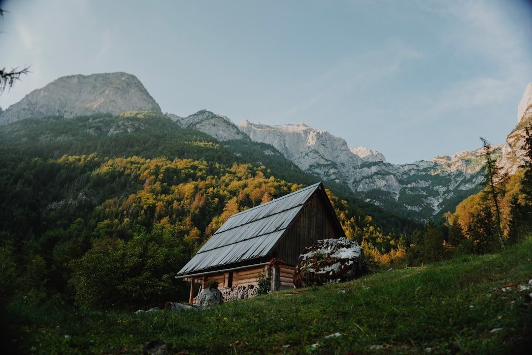 Candee Mountain Retreat in Bakersville, North Carolina (Image Credits: Unsplash)