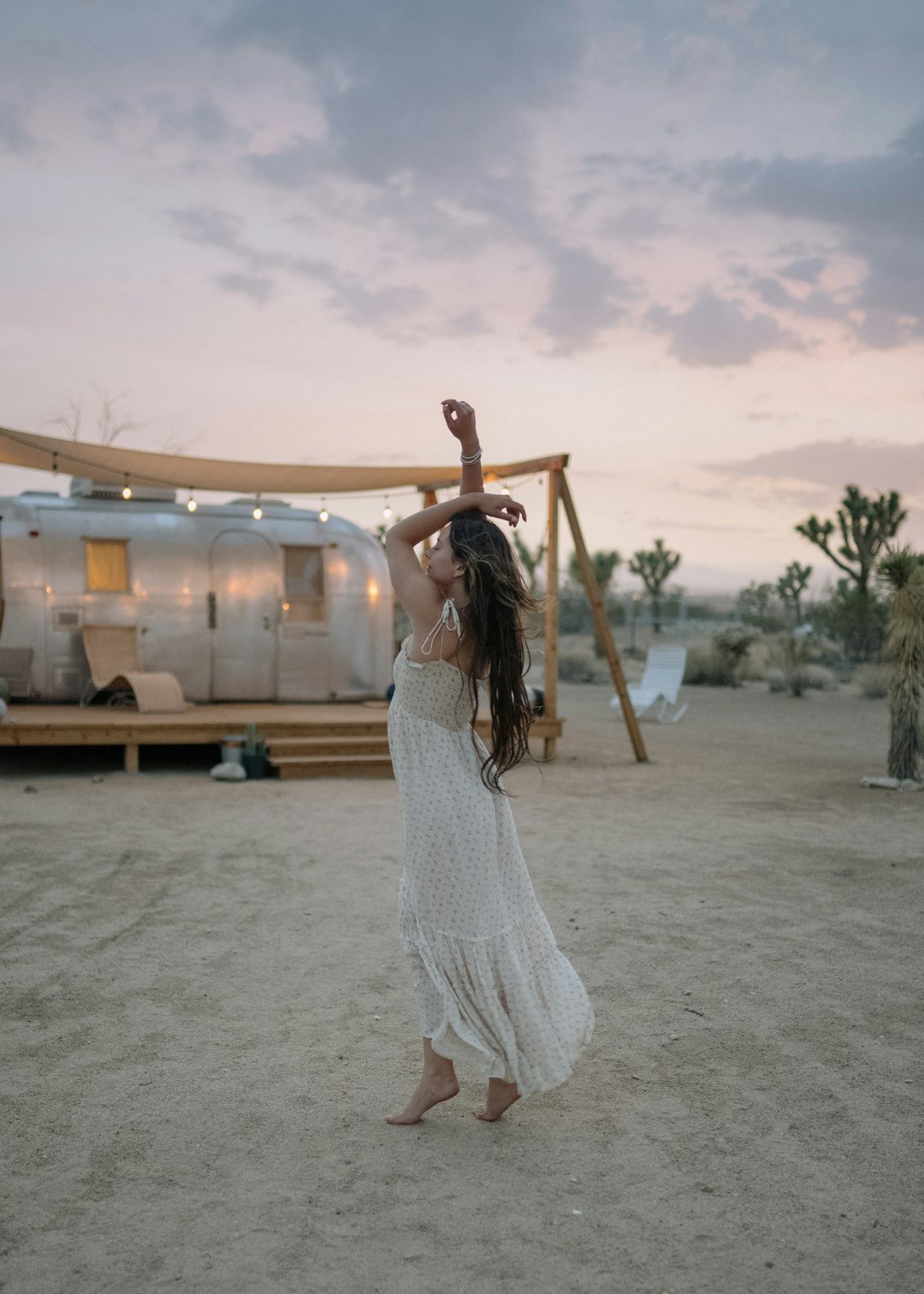 9. Boho Chic of the Early 2000s: When Kate Moss Redefined the Festival Look (Image Credits: Unsplash)