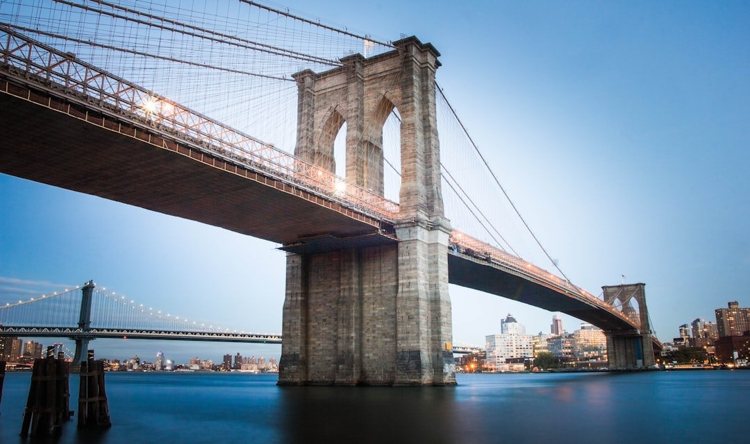 The Brooklyn Bridge: Prohibition Secrets Below the Water (Image Credits: Unsplash)