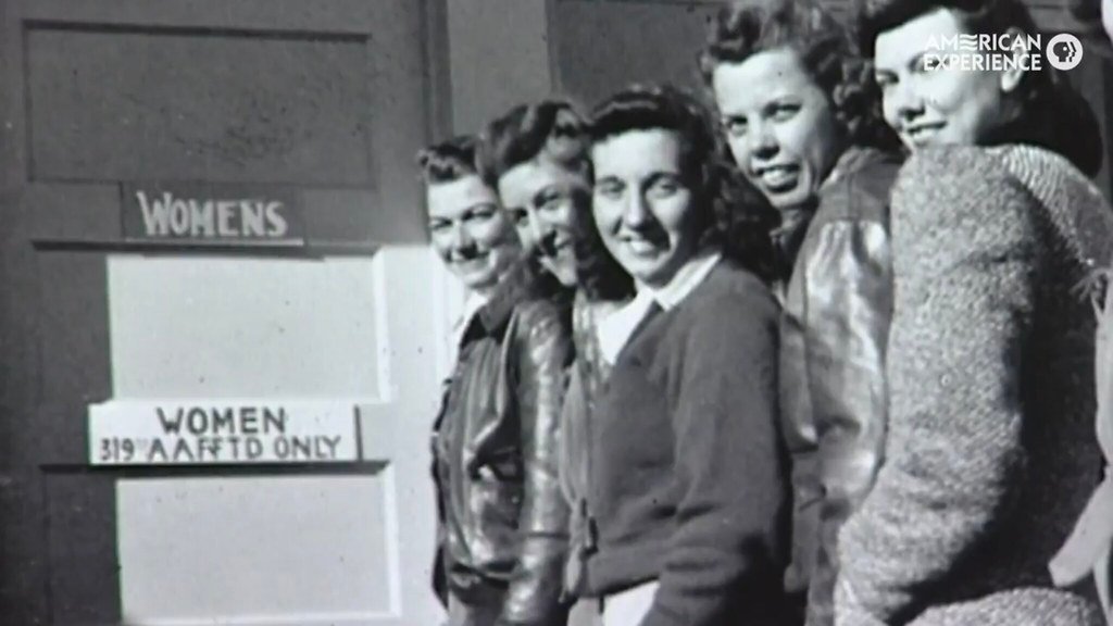 The Nightingale by Kristin Hannah: Women at War, Hidden from History (Chic Bee, Flickr, CC BY 2.0)
