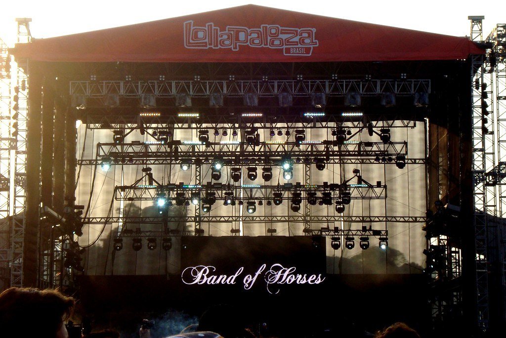 9. Lollapalooza (1991–present) – The Alternative Generation Finds Its Voice (Mayra F., Flickr, CC BY 2.0)