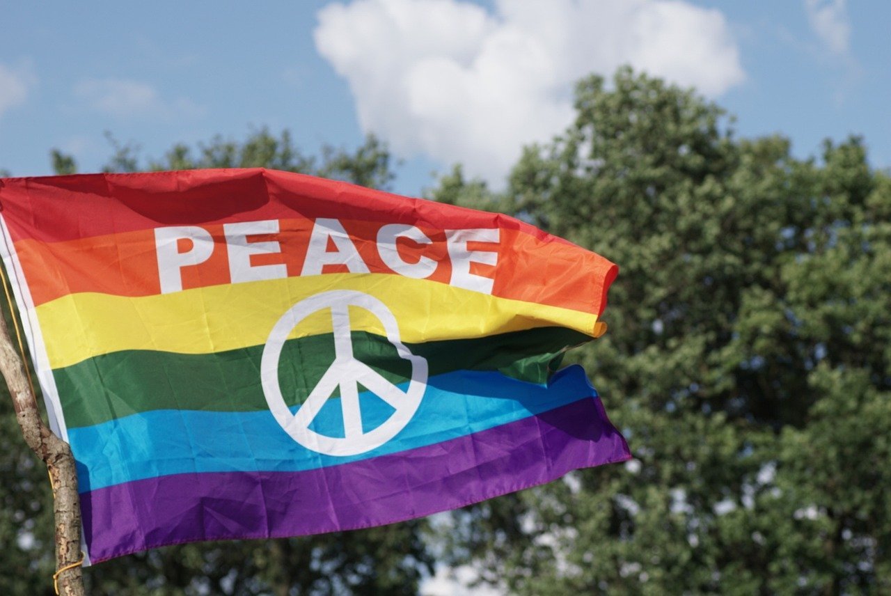 Misconception #10: Hippie Culture Died When the 60s Ended (Image Credits: Pixabay)