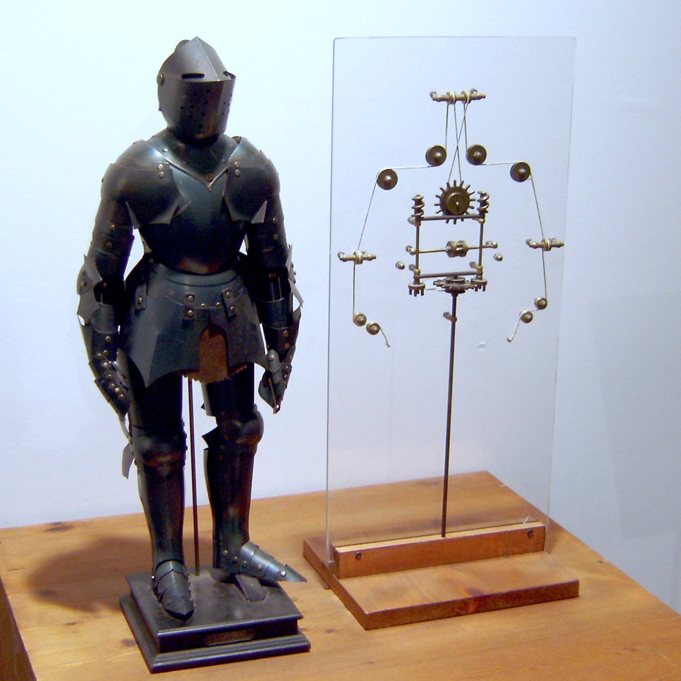 3. Da Vinci's Robotic Knight (circa 1495) (By Photo by Erik Möller. Leonardo da Vinci. Mensch - Erfinder - Genie exhibit, Berlin 2005., Public domain)