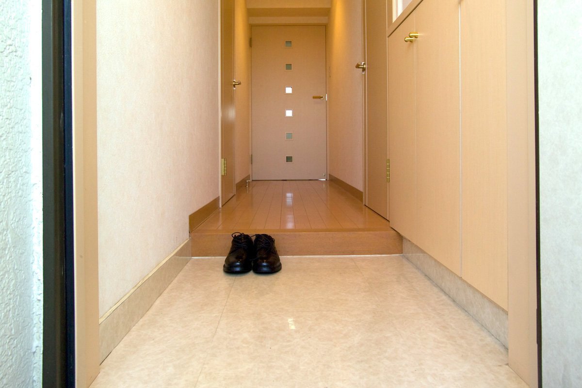 1. Never Wear Your Shoes Indoors (By Fg2, Public domain)