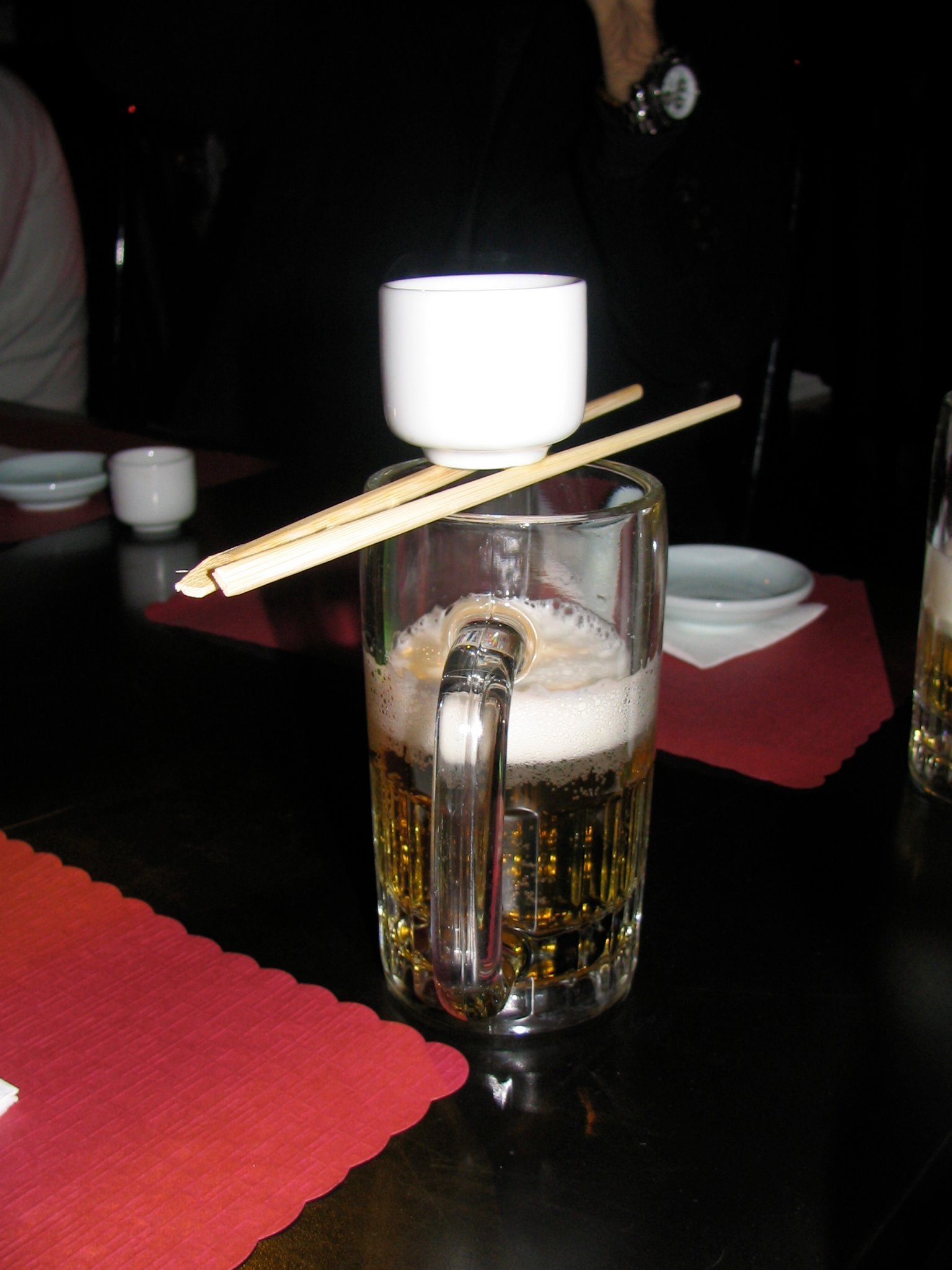 12. Never Pour Your Own Drink in a Group Setting (Flickr, CC BY 2.0)