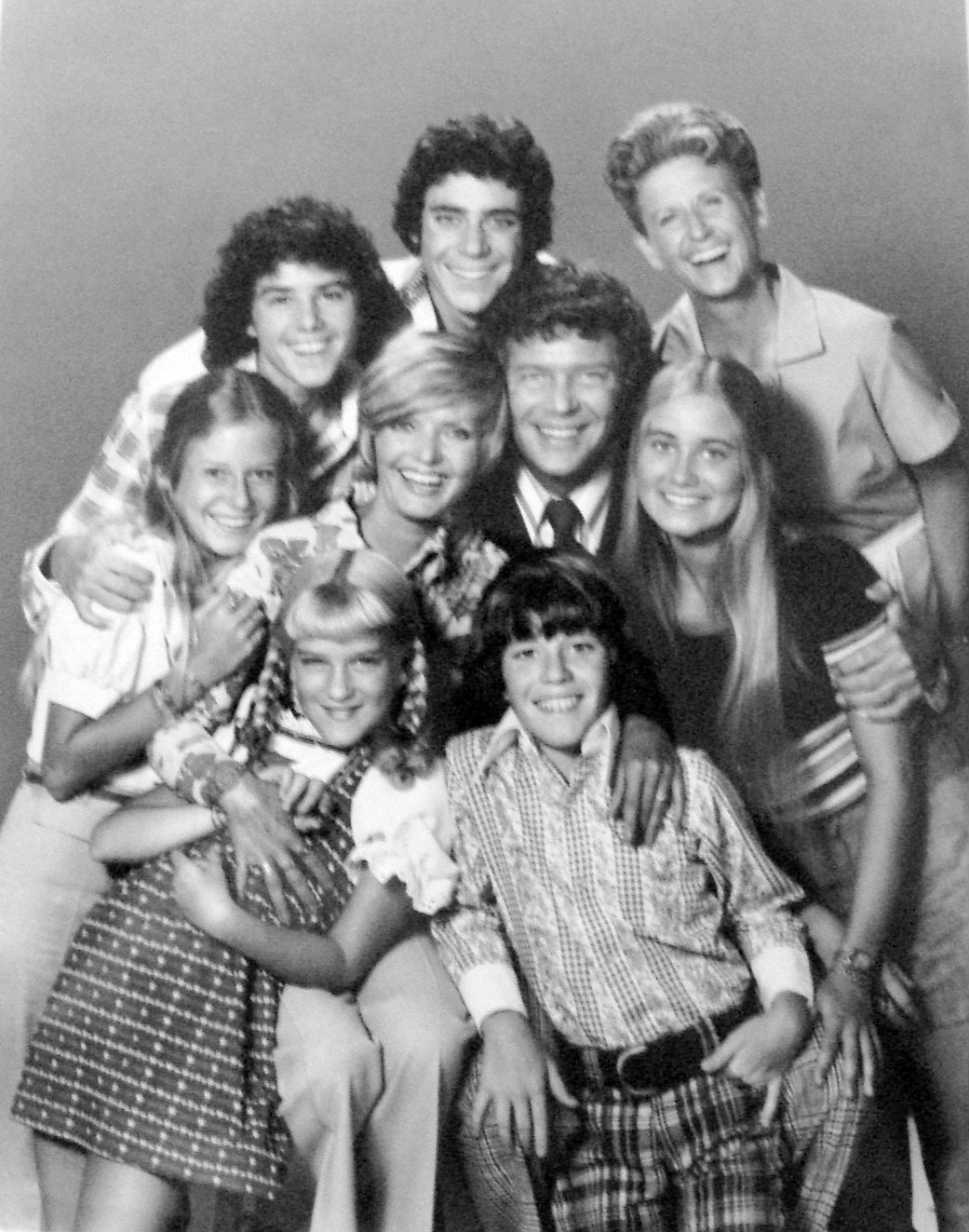 The Brady Bunch (1969–1974) (eBay item
photo front
photo back, Public domain)