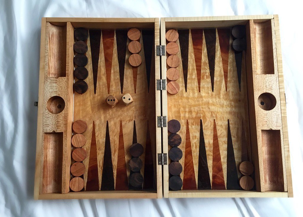 Backgammon (the-unwinder, Flickr, CC BY-SA 2.0)