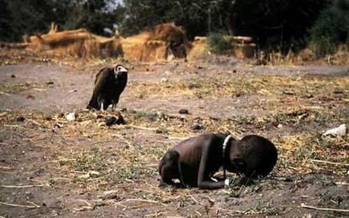 The Vulture and the Little Girl (1993) (e-strategyblog.com, Flickr, CC BY 2.0)