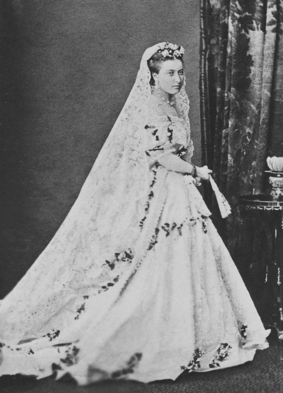 Miss Havisham (By John Jabez Edwin Mayall, Public domain)