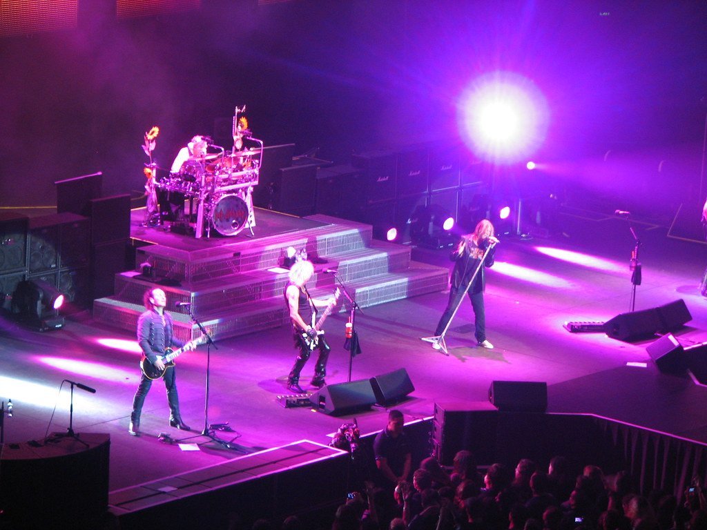 Pour Some Sugar on Me by Def Leppard (1987) (dizrythmia, Flickr, CC BY-SA 2.0)