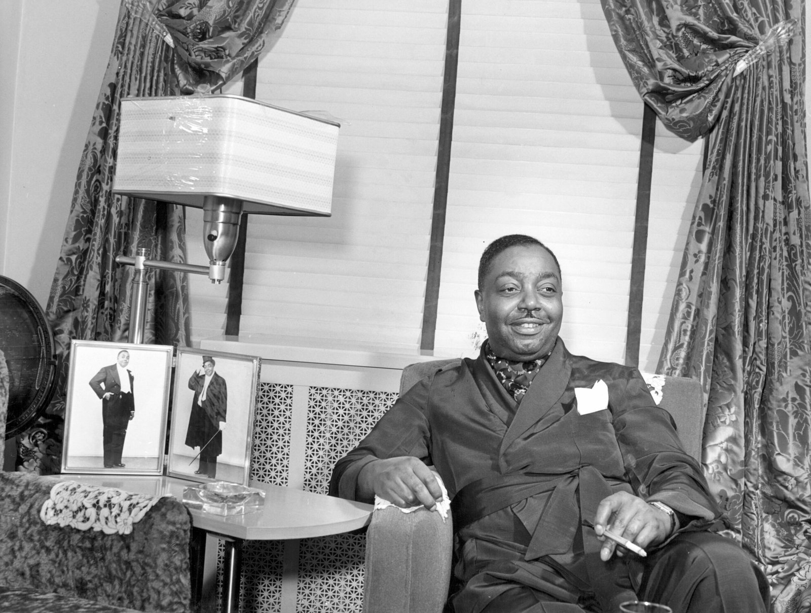 Big Joe Turner (This image  is available from the United States Library of Congress's Prints and Photographs division under the digital ID ppmsca.01618.This tag does not indicate the copyright status of the attached work. A normal copyright tag is still required. See Commons:Licensing., Public domain)