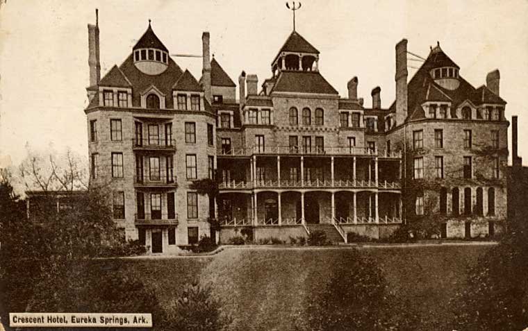 1886 Crescent Hotel & Spa, Eureka Springs, Arkansas (By Unknown authorUnknown author, Public domain)