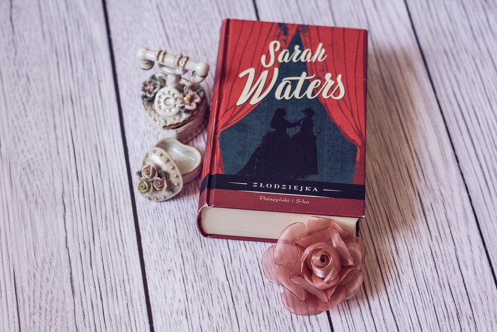 Fingersmith by Sarah Waters (krecimag, Flickr, CC BY 2.0)