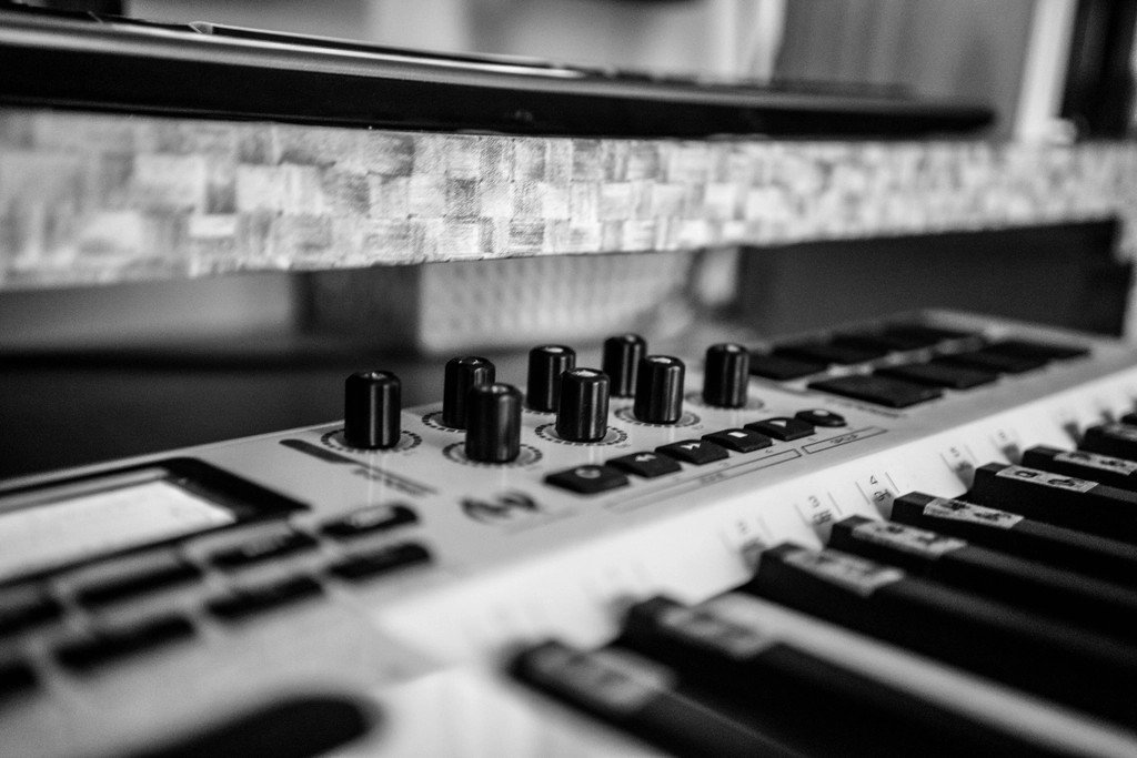 The Hidden Architecture Behind Iconic Sounds (Image Credits: Rawpixel)