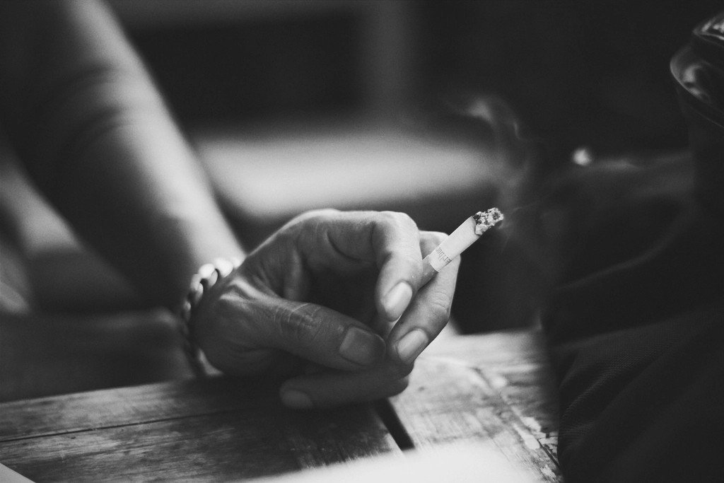 Paul Thomas Anderson: Cigarettes & Coffee (1993) (Image Credits: Rawpixel)