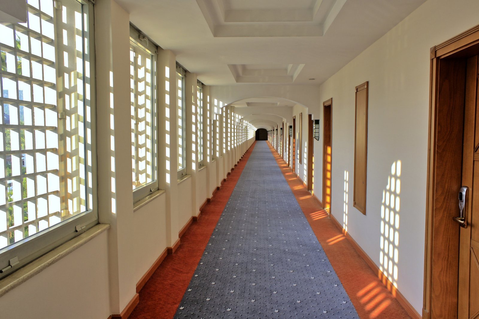Hilbert's Paradox of the Grand Hotel (Imported from 500px (archived version) by the Archive Team. (detail page), CC0)