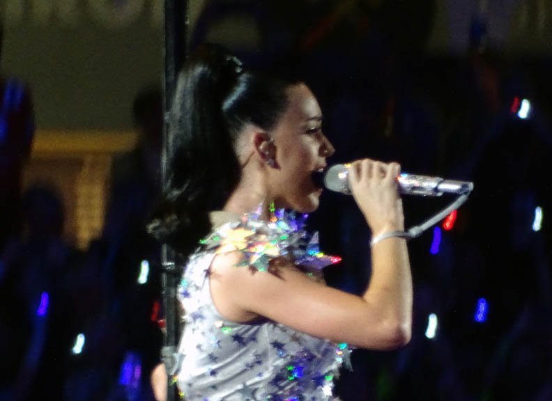 "Baby, baby, baby, oh" by Justin Bieber wait no - "Do you ever feel like a plastic bag" by Katy Perry (Firework) (KATY PERRY, CC BY-SA 2.0)