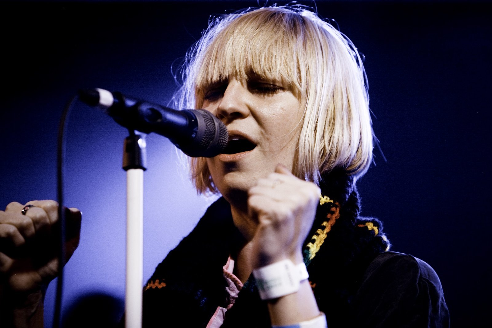 "Party girls don't get hurt" by Sia (By Kris Krug at https://www.flickr.com/photos/kk, CC BY-SA 2.0)