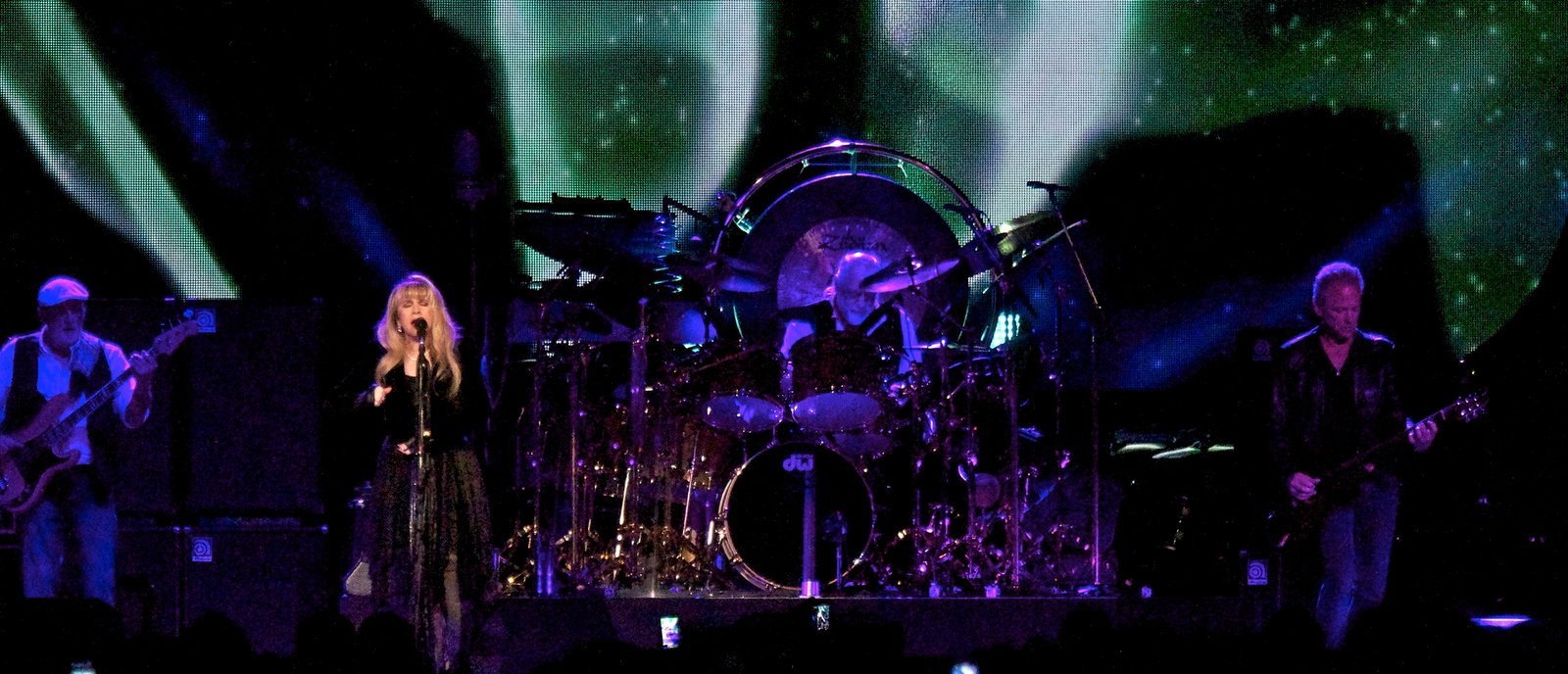Fleetwood Mac (Flickr: Fleetwood  Mac-DSC_4059-4.28.2013, CC BY 2.0)