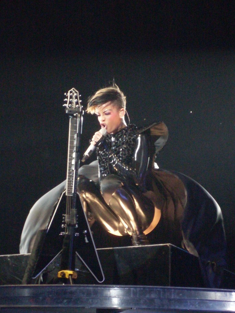 "S and M" by Rihanna (2011) (Originally posted to Flickr as Rihanna - Last Girl on Earth Tour, CC BY 2.0)