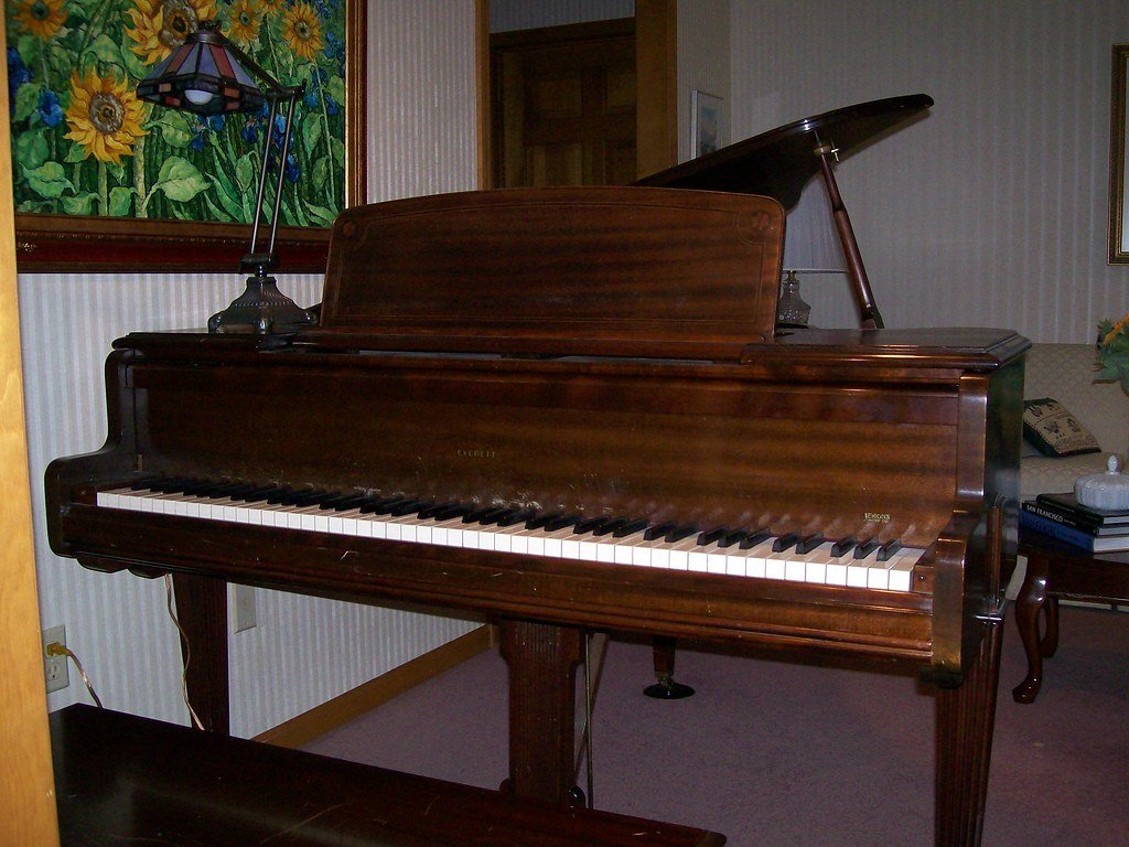 Piano (oldpianomusic, Flickr, CC BY 2.0)