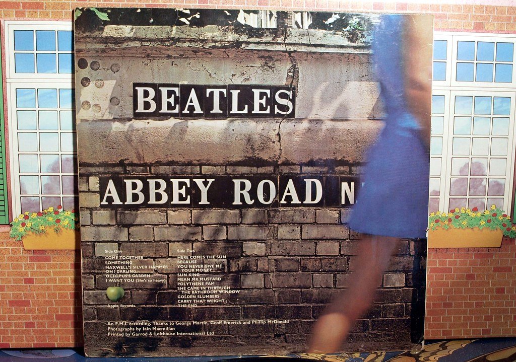 The Beatles' Abbey Road (1969) (badgreeb RECORDS - art -photos, Flickr, CC BY-SA 2.0)
