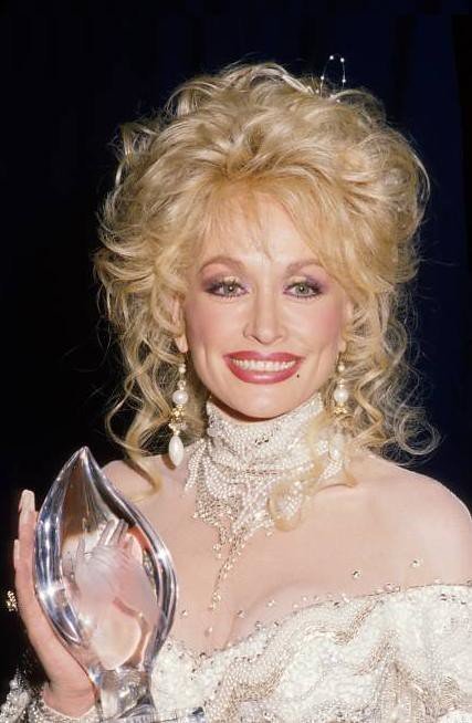 6. "Coat of Many Colors" by Dolly Parton (Alejo Castillo, Flickr, CC BY-SA 2.0)