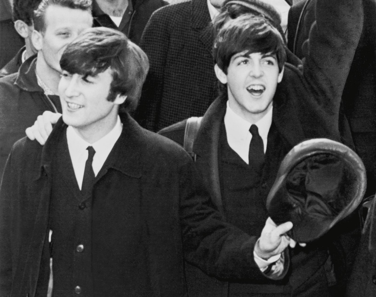 John Lennon and Paul McCartney (This image  is available from the United States Library of Congress's Prints and Photographs division under the digital ID cph.3c11094.This tag does not indicate the copyright status of the attached work. A normal copyright tag is still required. See Commons:Licensing., Public domain)