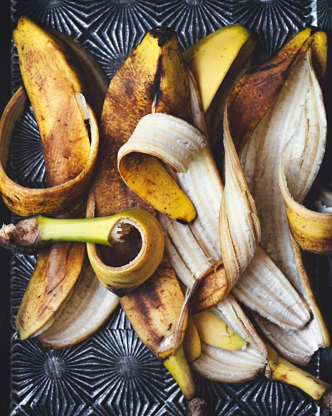 Myth 8: Burying Banana Peels Adds Valuable Potassium to the Soil (Image Credits: Unsplash)