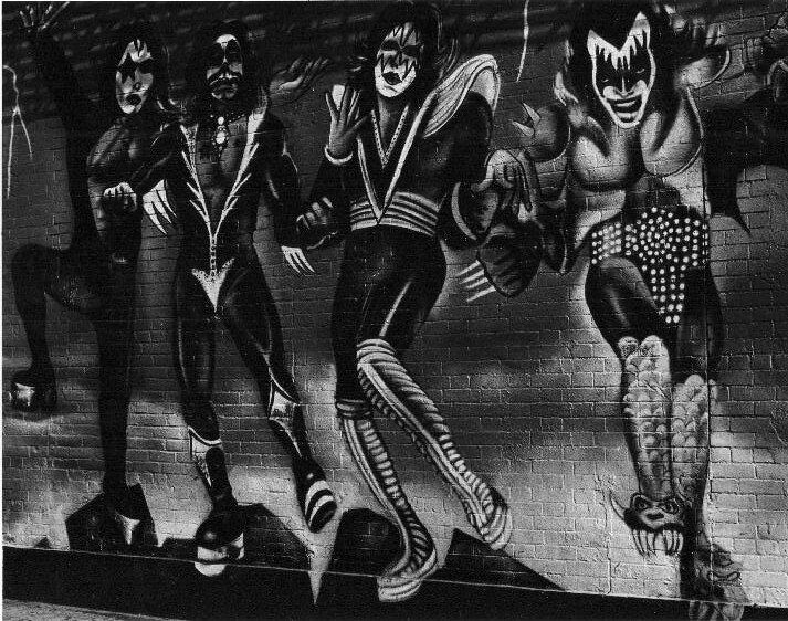 Rock and Roll All Nite by Kiss (zaphodsotherhead, Flickr, CC BY 2.0)