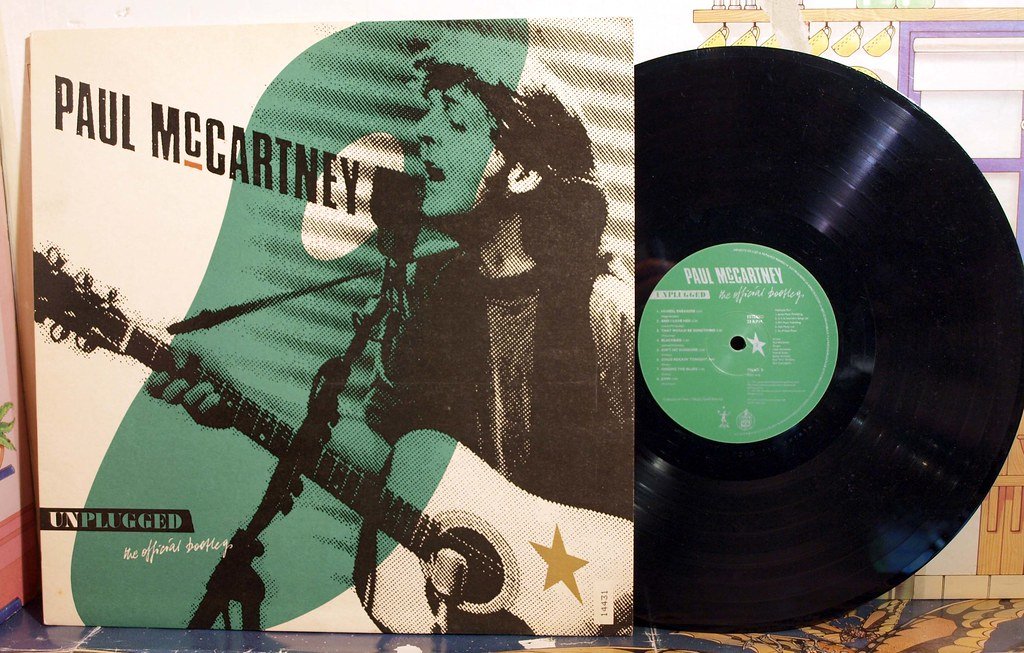 Band on the Run by Paul McCartney (badgreeb RECORDS - art -photos, Flickr, CC BY-SA 2.0)